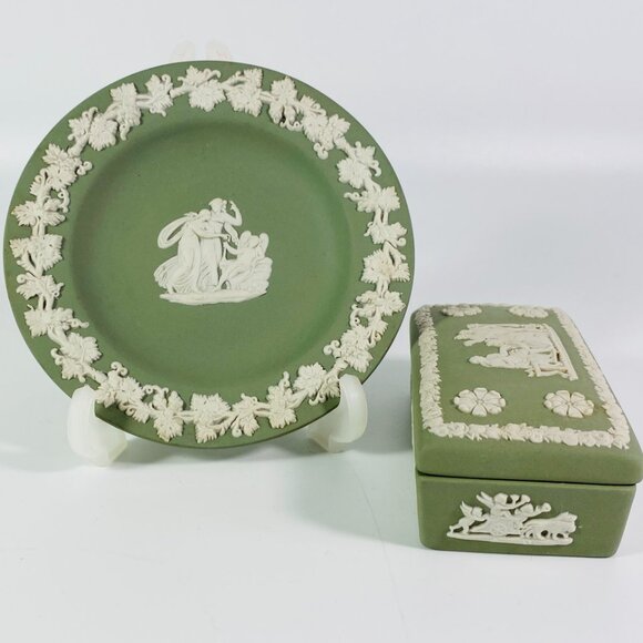 Set of 2 Wedgwood green Jasperware Trinket with Lid & plate - Picture 8 of 13